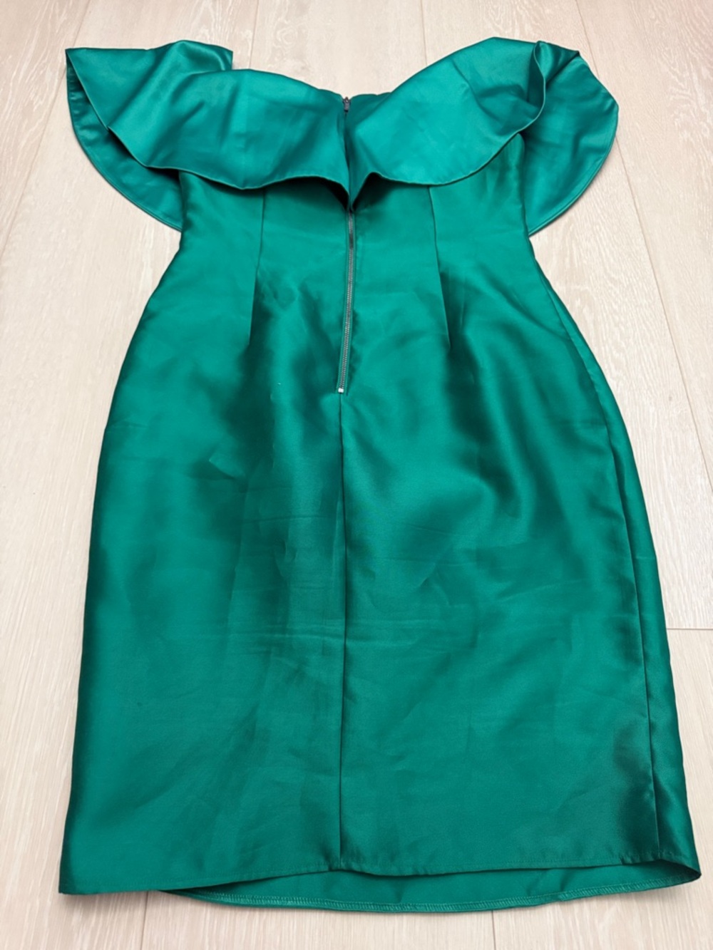 Adrianna Papell Off-The-Shoulder Emerald Green Dress - Picture 9 of 9